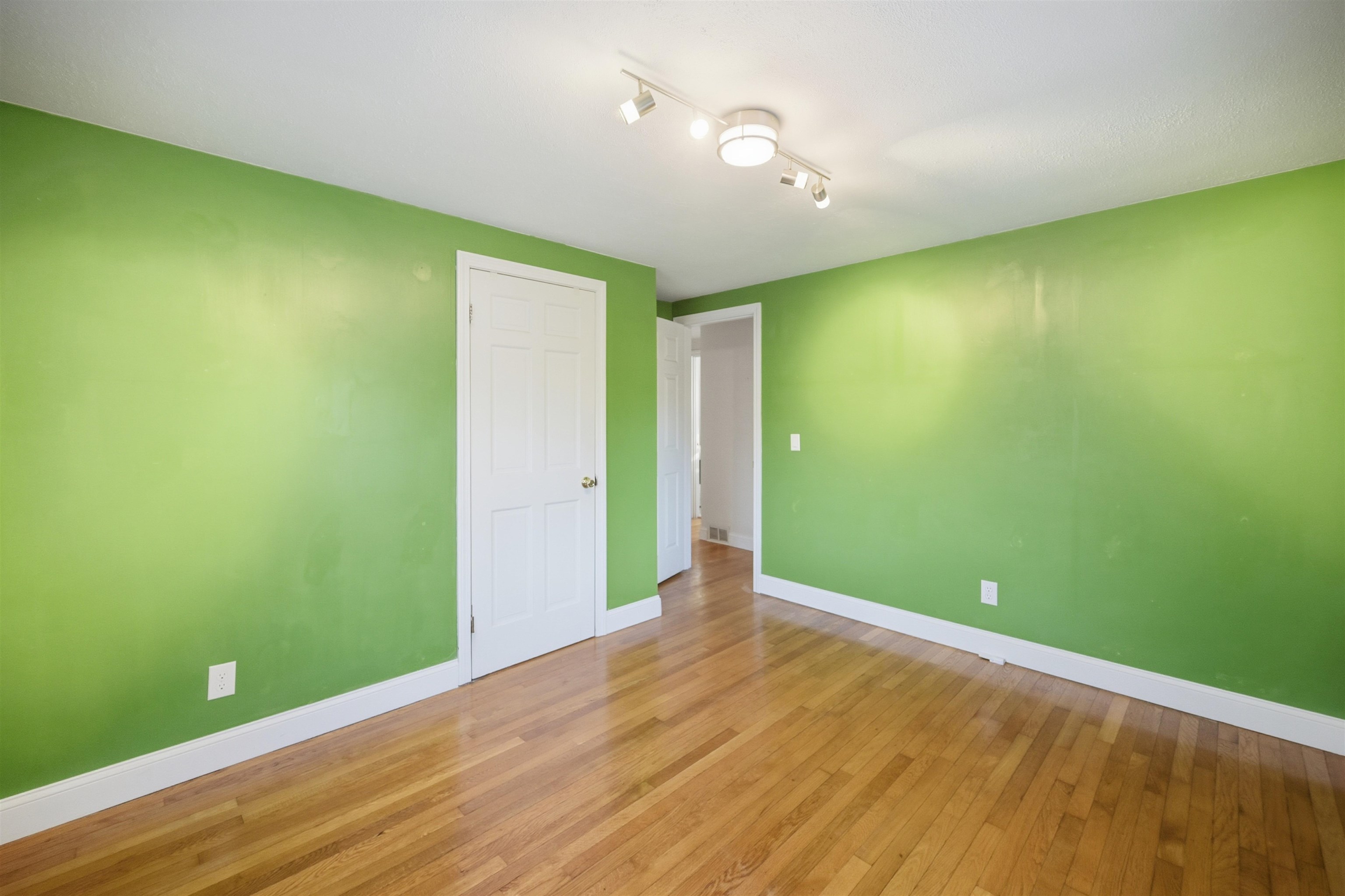 4 Hale Spring Road Plaistow, NH 03865 - Photo 17 of 43