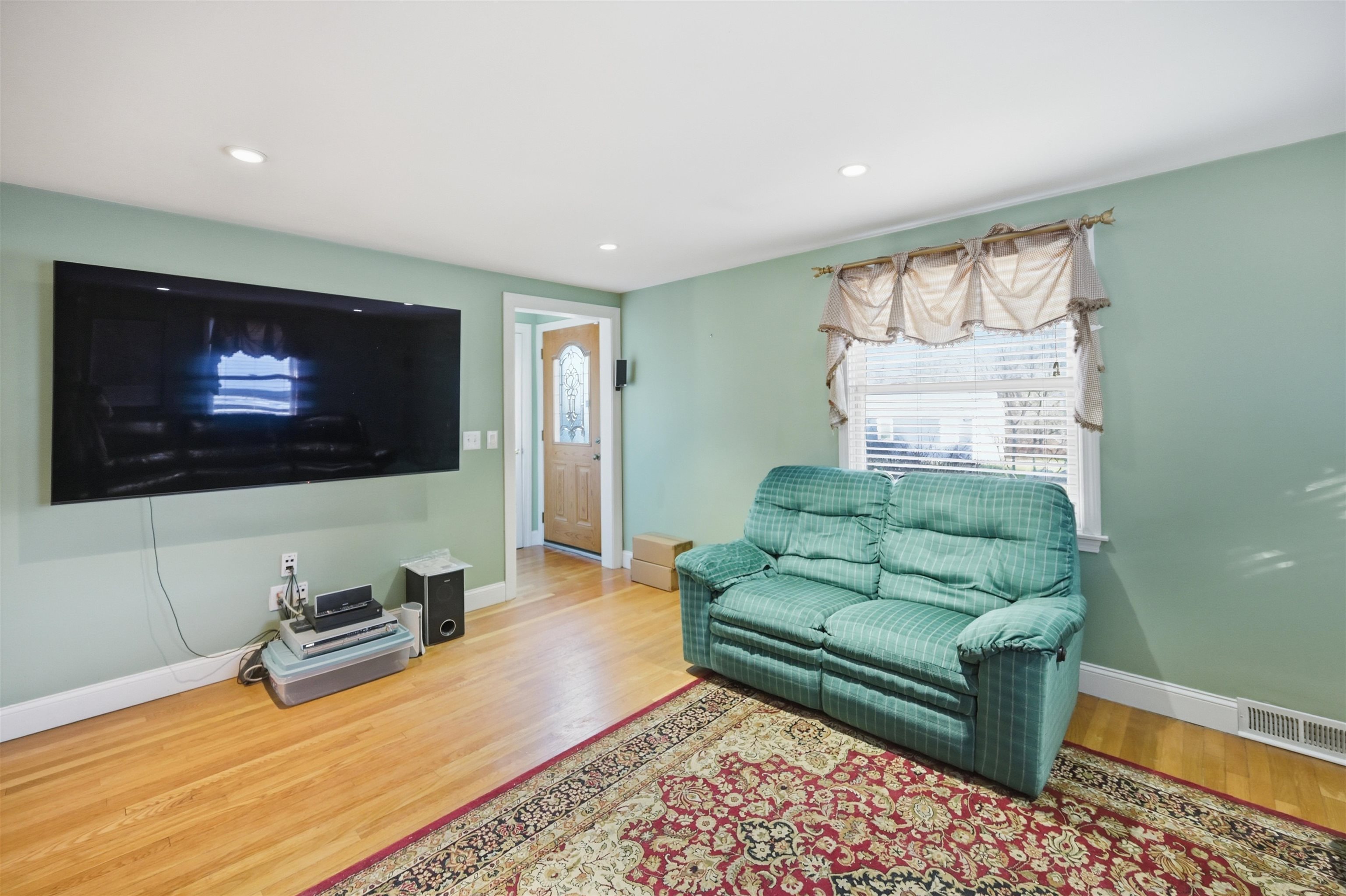 4 Hale Spring Road Plaistow, NH 03865 - Photo 7 of 43