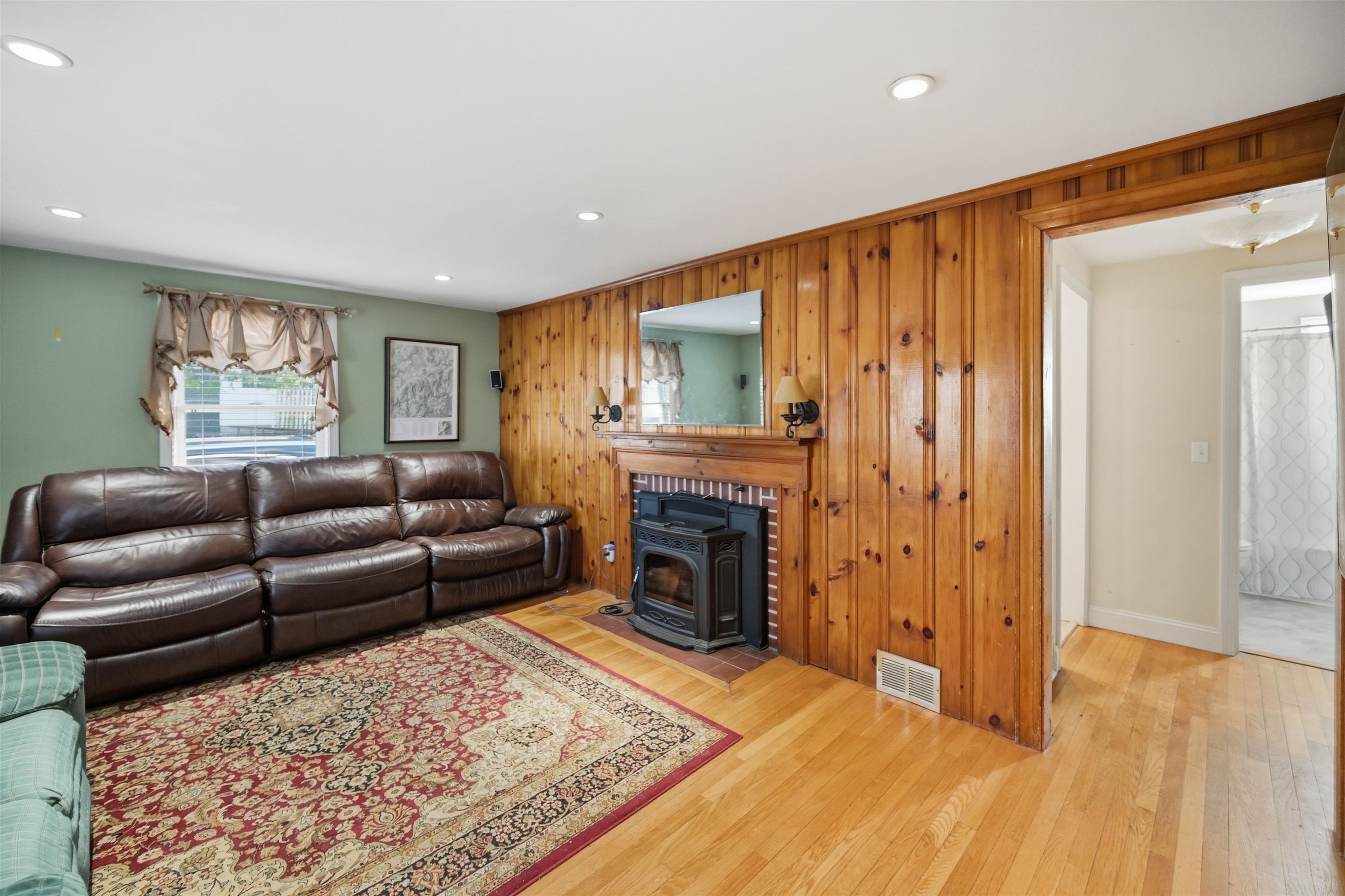 4 Hale Spring Road Plaistow, NH 03865 - Photo 10 of 43