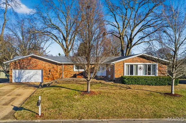 $325,000 | 104 Debra Drive, Fairview Heights, IL 62208