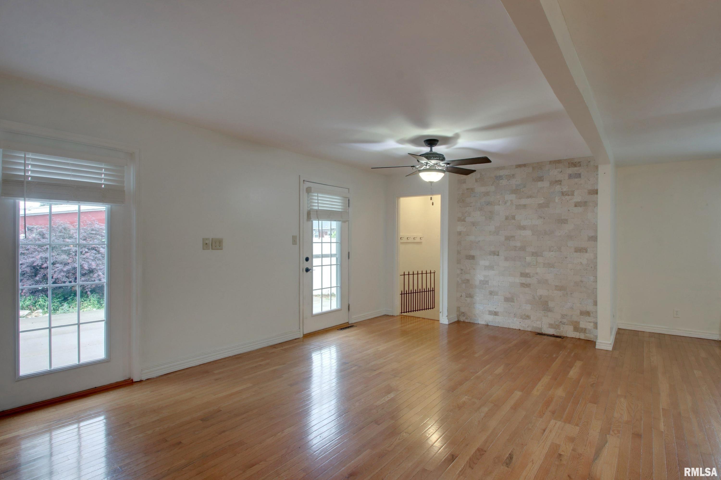 2313 Lyn Road Quincy, IL 62301 - Photo 9 of 22