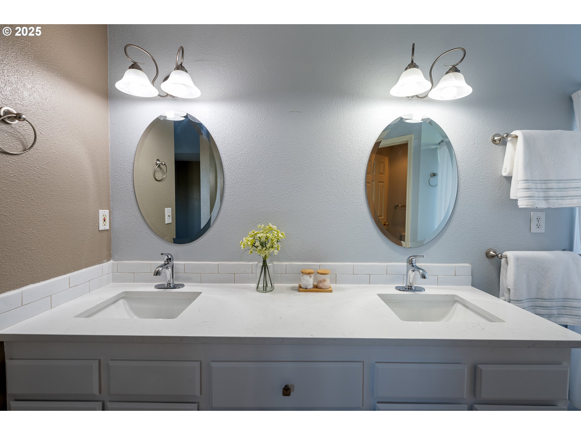 11450 Southwest Pintail Loop Beaverton, OR 97007 - Photo 20 of 35 a bathroom with double vanity sinks and a mirror