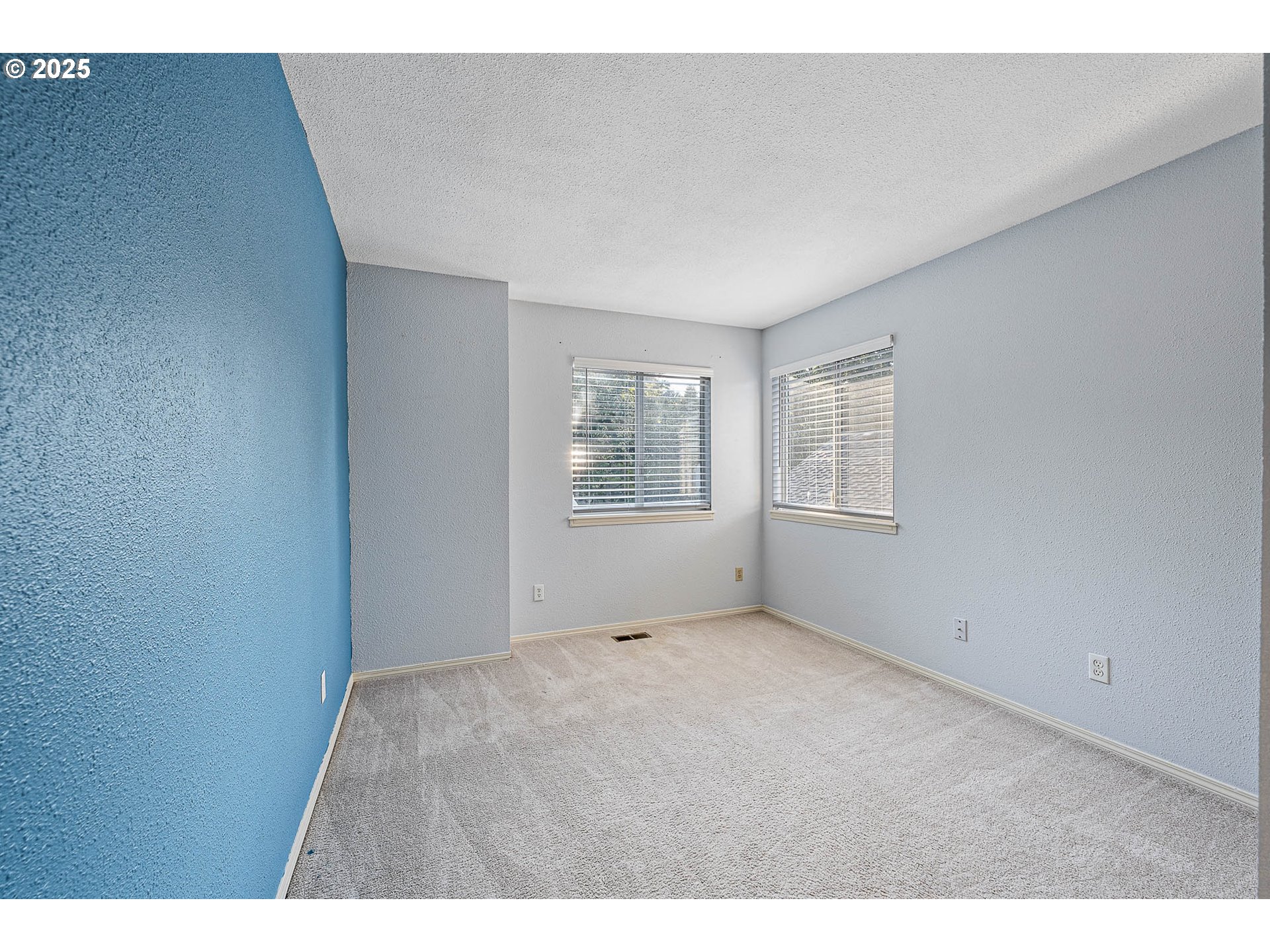 11450 Southwest Pintail Loop Beaverton, OR 97007 - Photo 24 of 35 a view of an empty room with windows