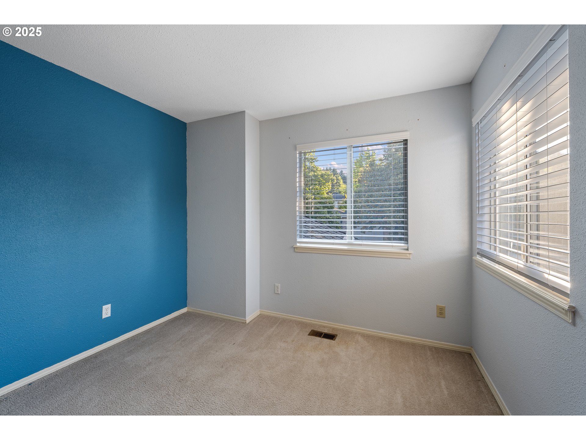 11450 Southwest Pintail Loop Beaverton, OR 97007 - Photo 25 of 35 a view of an empty room with a window
