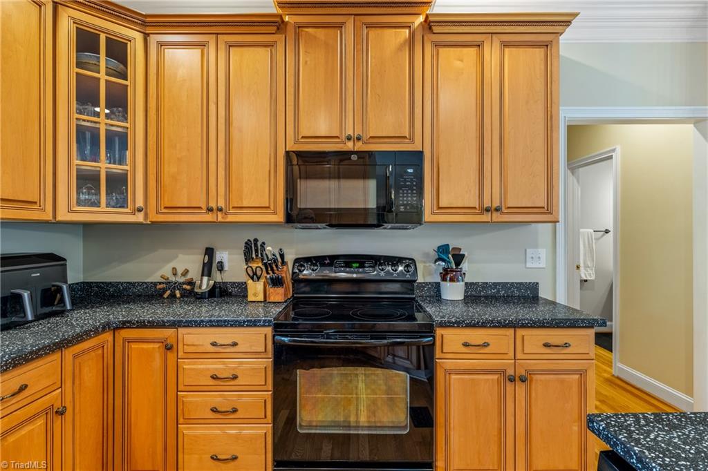 3863 Waterview Road High Point, NC 27265 - Photo 21 of 50 Kitchen