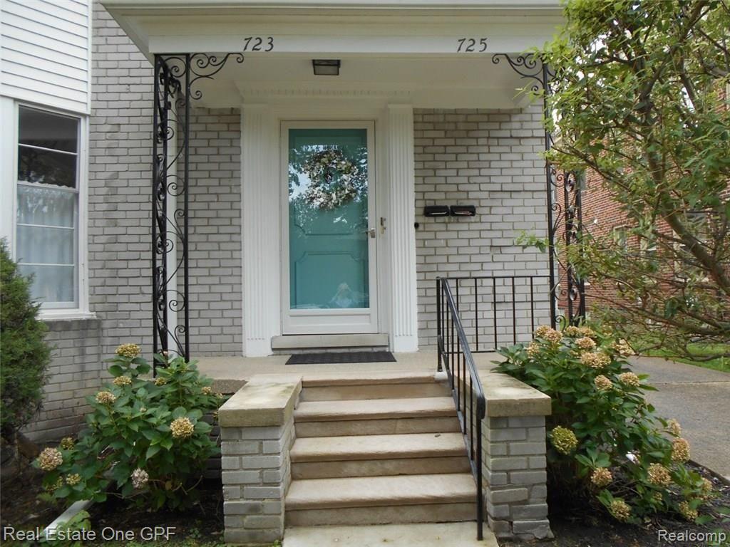 725 Harcourt Road Grosse Pointe, MI 48230 - Photo 2 of 28