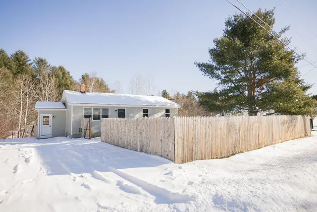 $329,900 | 127 Meadow Lane, Farmington, ME 04938