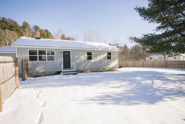 $329,900 | 127 Meadow Lane, Farmington, ME 04938