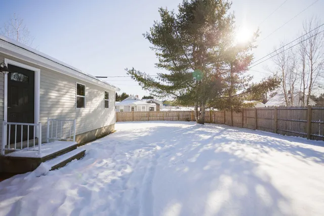 $329,900 | 127 Meadow Lane, Farmington, ME 04938