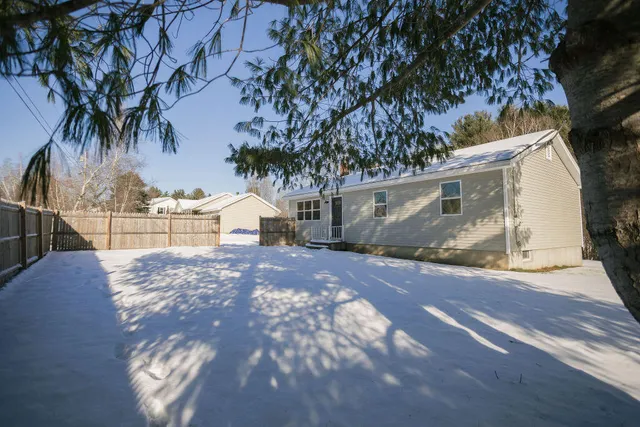 $329,900 | 127 Meadow Lane, Farmington, ME 04938
