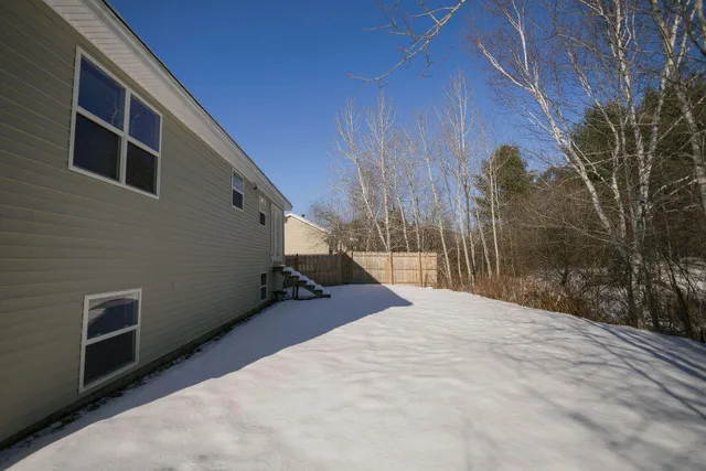 $329,900 | 127 Meadow Lane, Farmington, ME 04938