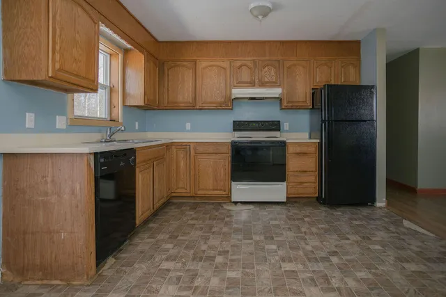 $329,900 | 127 Meadow Lane, Farmington, ME 04938