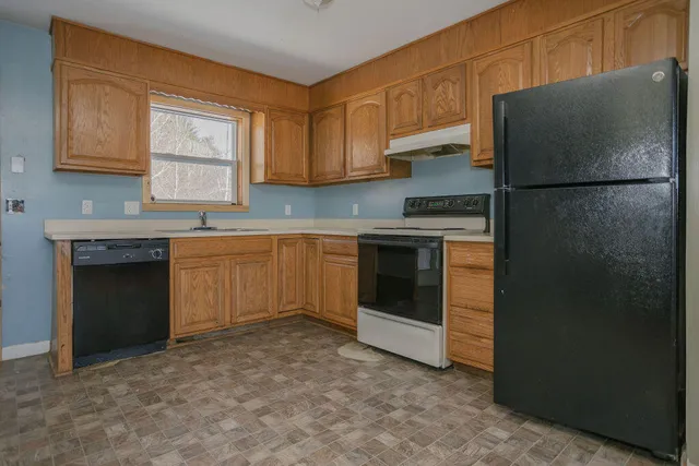 $329,900 | 127 Meadow Lane, Farmington, ME 04938