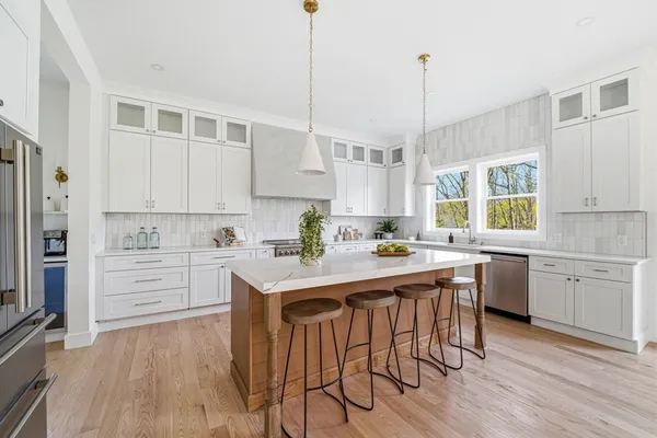 $1,698,998 | 16 Hillside Park, Melrose, MA 02176