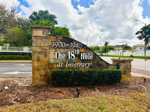 $1,950 | 3940 Inverrary Boulevard, Unit 701A, Lauderhill, FL 33319