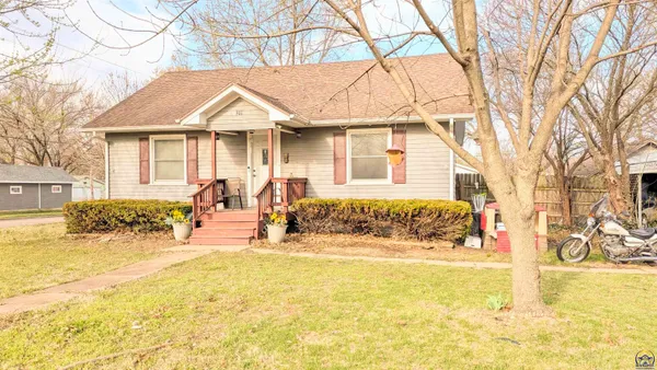 $159,900 | 901 Woodland Street, Emporia, KS 66801