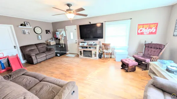 $159,900 | 901 Woodland Street, Emporia, KS 66801