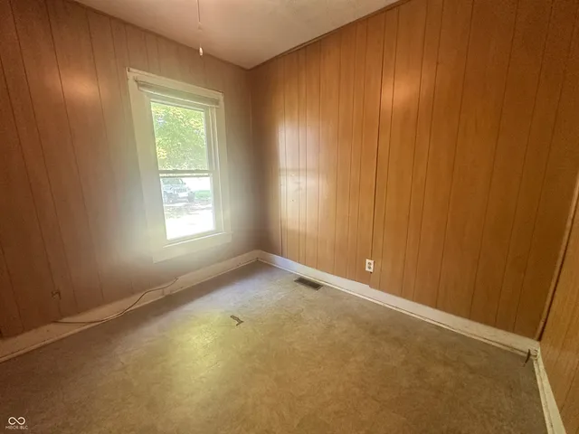 $184,900 | 1069 West Railroad Street, Fountaintown, IN 46130