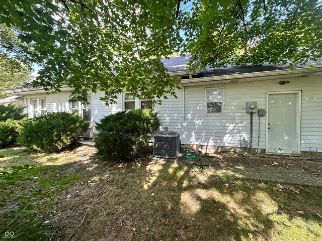 $184,900 | 1069 West Railroad Street, Fountaintown, IN 46130