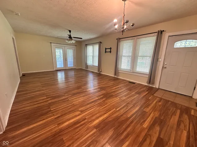 $184,900 | 1069 West Railroad Street, Fountaintown, IN 46130