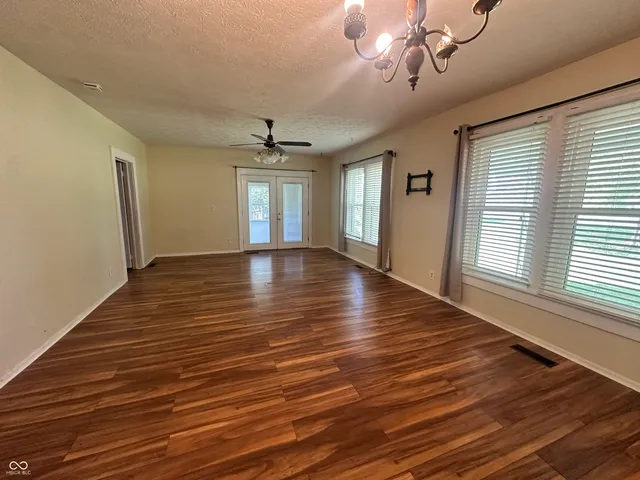 $184,900 | 1069 West Railroad Street, Fountaintown, IN 46130