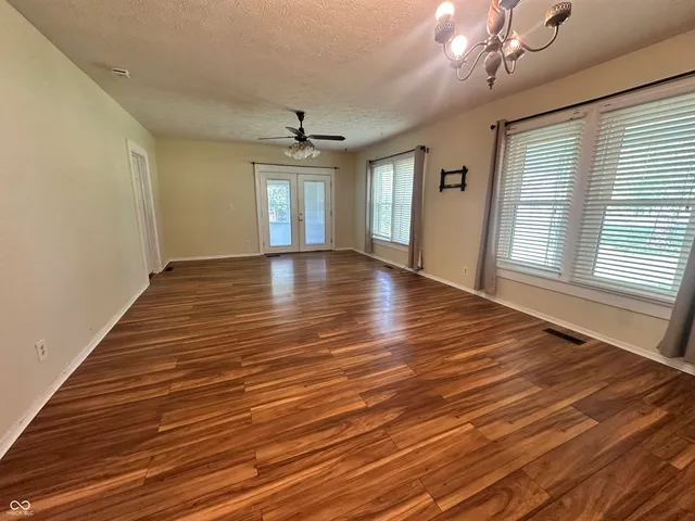 $184,900 | 1069 West Railroad Street, Fountaintown, IN 46130