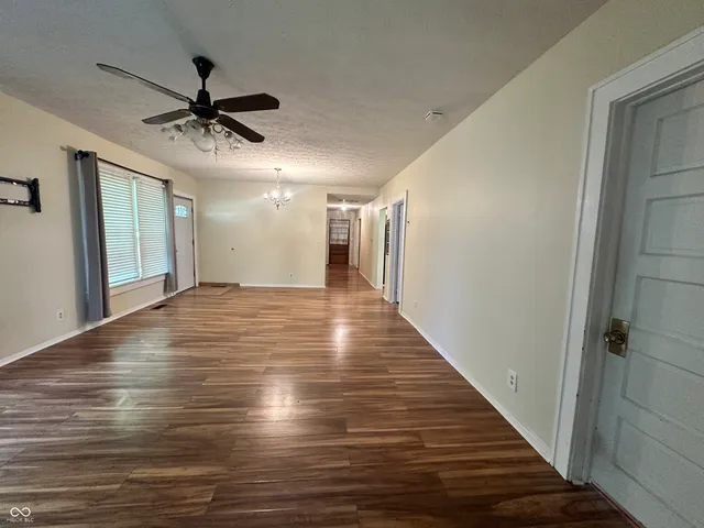 $184,900 | 1069 West Railroad Street, Fountaintown, IN 46130