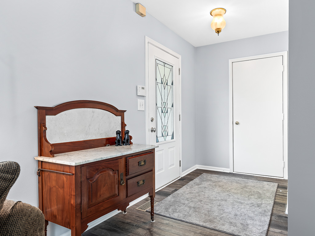 126 Dickens Trail Elgin, IL 60120 - Photo 4 of 23 a room with a window and a mirror