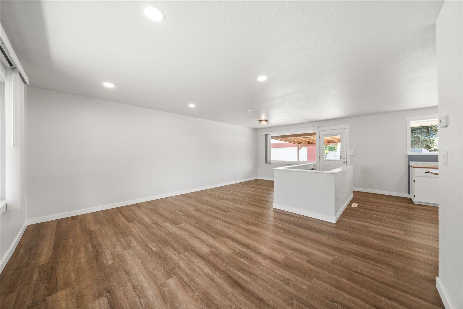 7014 North Howard Street Spokane, WA 99208 - Photo 3 of 24 Gallery Image 3