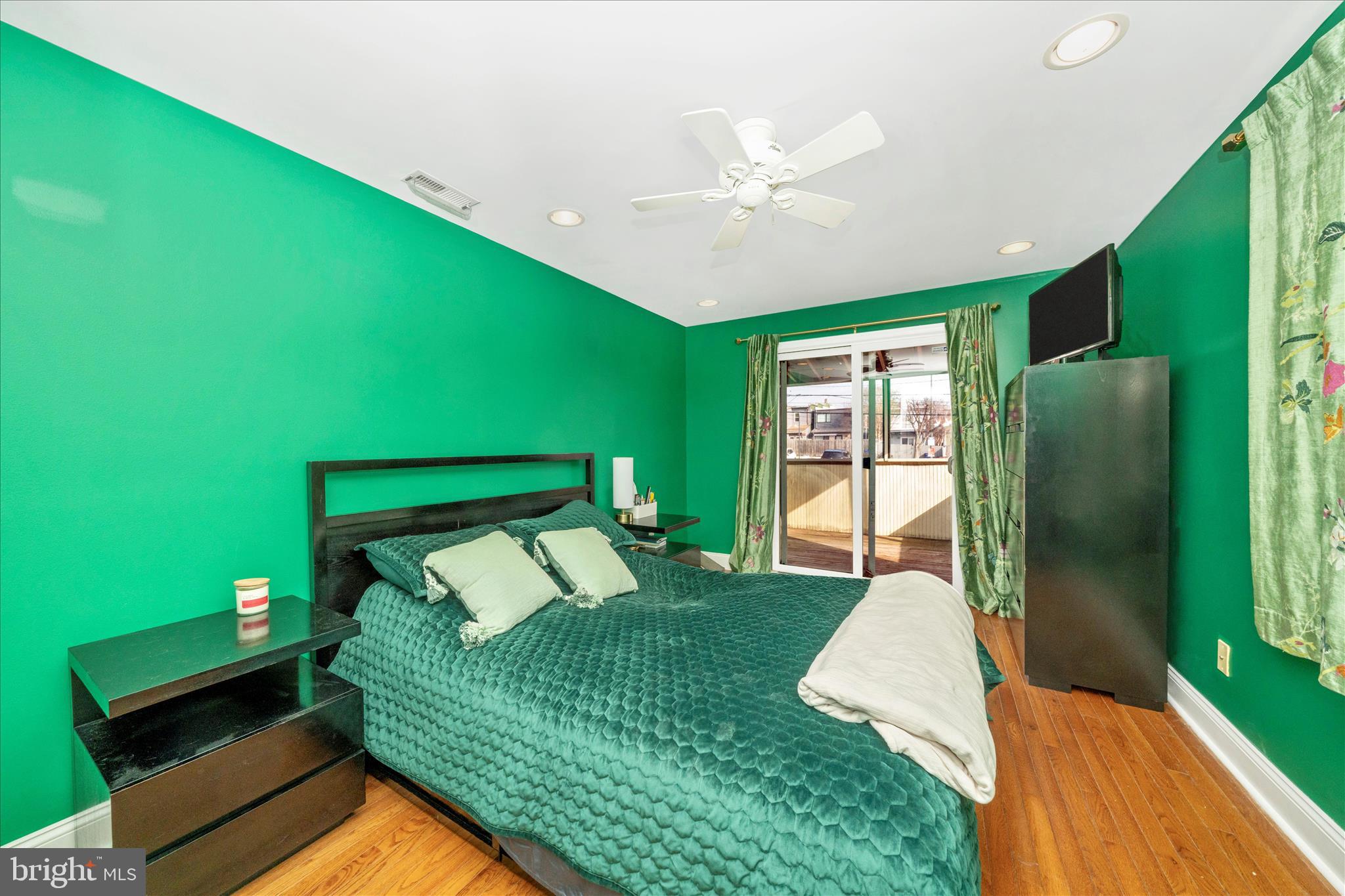 3535 Roland Avenue Baltimore, MD 21211 - Photo 23 of 55 Primary Bedroom