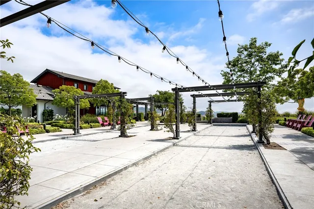 a view of a parking area