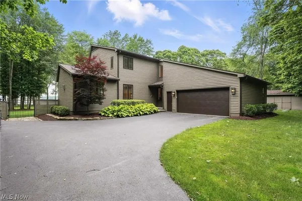 $825,000 | 263 East Pine Lake Road, North Lima, OH 44452
