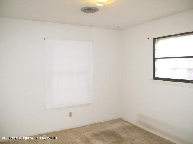 5108 Royce Drive Amarillo, TX 79110 - Photo 11 of 25 050
