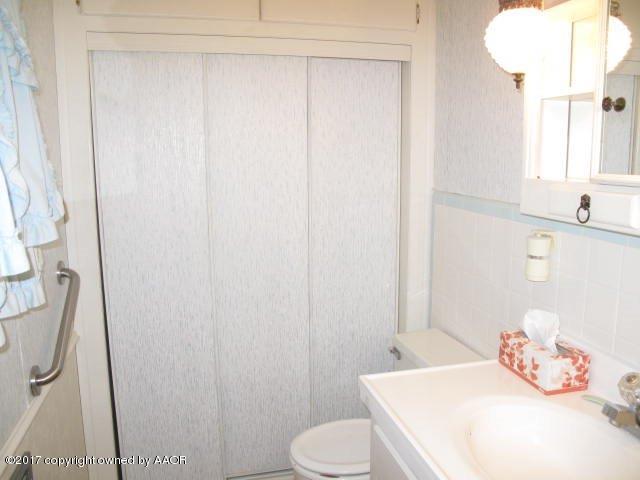 5108 Royce Drive Amarillo, TX 79110 - Photo 10 of 25 048