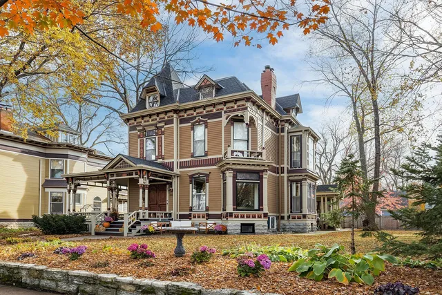 $899,900 | 422 Laurel Avenue, St. Paul, MN 55102