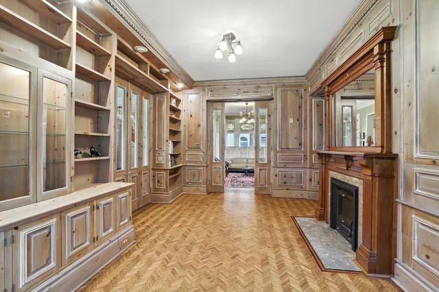 $899,900 | 422 Laurel Avenue, St. Paul, MN 55102