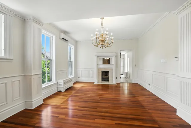 $899,900 | 422 Laurel Avenue, St. Paul, MN 55102