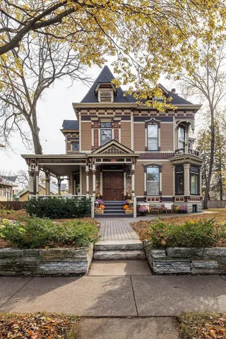 $899,900 | 422 Laurel Avenue, St. Paul, MN 55102