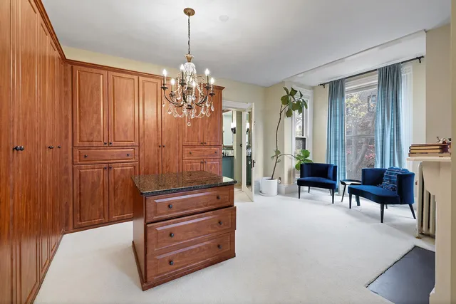 $899,900 | 422 Laurel Avenue, St. Paul, MN 55102