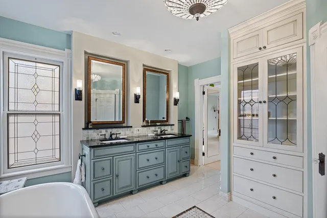 $899,900 | 422 Laurel Avenue, St. Paul, MN 55102