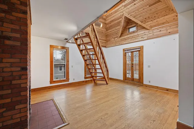 $899,900 | 422 Laurel Avenue, St. Paul, MN 55102