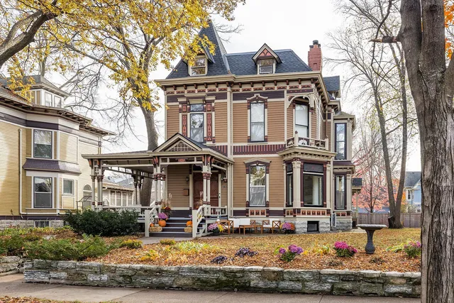 $899,900 | 422 Laurel Avenue, St. Paul, MN 55102