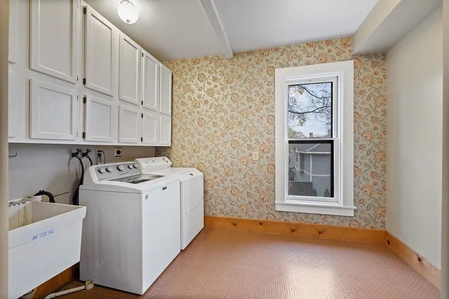 $899,900 | 422 Laurel Avenue, St. Paul, MN 55102