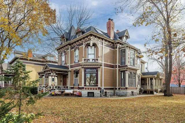 $899,900 | 422 Laurel Avenue, St. Paul, MN 55102