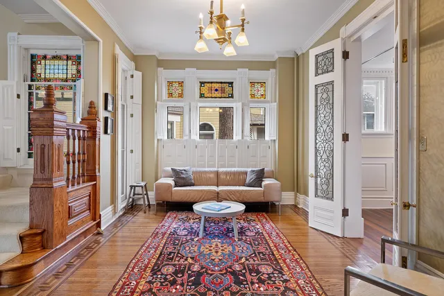 $899,900 | 422 Laurel Avenue, St. Paul, MN 55102