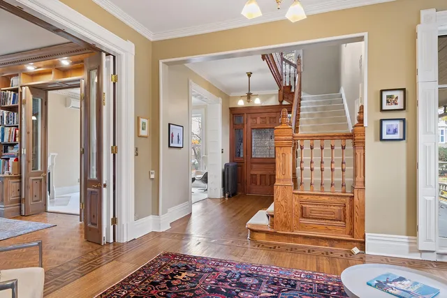 $899,900 | 422 Laurel Avenue, St. Paul, MN 55102