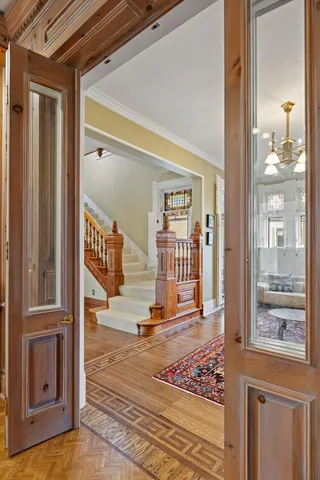 $899,900 | 422 Laurel Avenue, St. Paul, MN 55102