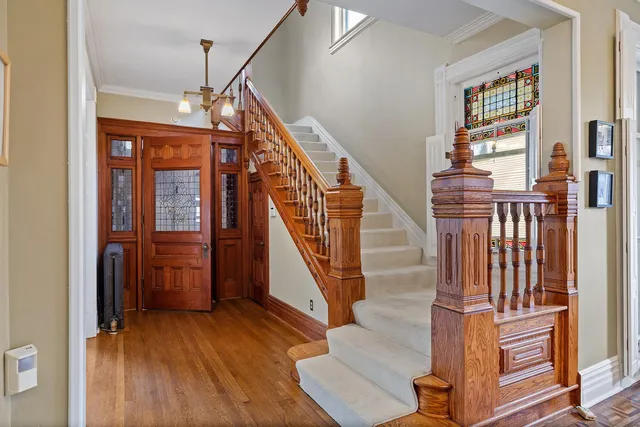 $899,900 | 422 Laurel Avenue, St. Paul, MN 55102