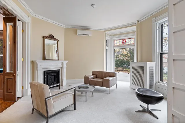 $899,900 | 422 Laurel Avenue, St. Paul, MN 55102