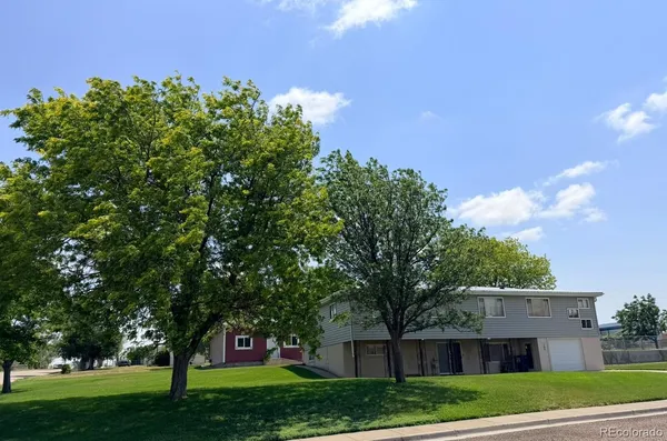 $400,000 | 166 3rd Avenue, Deer Trail, CO 80105
